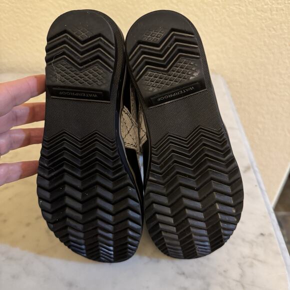 Sorel Girls Tofino II Snow Boots with faux fur calf height Size 1 Black Silver - Picture 4 of 5